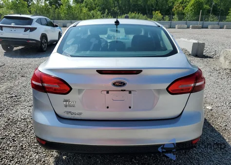 2018 Ford Focus S z USA, uszkodzony, nr VIN 1FADP3E27JL292437